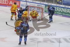 DEL - Eishockey - Saison 2019/20 - ERC Ingolstadt - Düsseldorfer EG - Der 1:2 Anschlusstreffer durch Ville Koistinen (#10 ERCI) - jubel - Niederberger Mathias Torwart (#35 Düsseldorf) - Matt Bailey (#22 ERCI) - David Elsner (#61 ERCI) - Foto: Jürgen Meyer