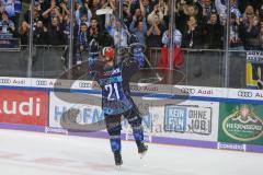 DEL - Eishockey - Saison 2019/20 - ERC Ingolstadt - Düsseldorfer EG - Wayne Simpson (#21 ERCI) bedankt sich bei den Fans - jubel - Foto: Jürgen Meyer