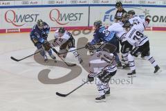 DEL - Eishockey - Saison 2019/20 - ERC Ingolstadt -  Kölner Haie - David Elsner (#61 ERCI) - Kevin Gagne Torwart (#92 Köln) - Foto: Jürgen Meyer