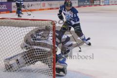 DEL - Eishockey - Saison 2019/20 - ERC Ingolstadt -  Adler Mannheim - Fabio Wagner (#5 ERCI) -  Jochen Reimer (#32Torwart ERCI)  vor dem Spiel beim warm machen - Foto: Jürgen Meyer