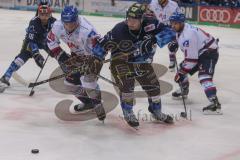 DEL - Eishockey - Saison 2019/20 - ERC Ingolstadt -  Adler Mannheim - Wayne Simpson (#21 ERCI) - Björn Krupp (#5 Mannheim) - Foto: Jürgen Meyer