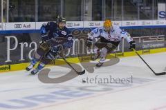 Im Bild: Simon Schütz (#97 ERC) und Brock Hooton (#16 Bremerhafen)

Eishockey - Herren - DEL - Saison 2019/2020, Spiel 8 - 4.10.2019 -  ERC Ingolstadt - Fischtowns Pinguins - Foto: Ralf Lüger