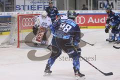 DEL - Eishockey - Saison 2019/20 - ERC Ingolstadt -  Kölner Haie - Colin Smith (#88 ERCI) - Gustaf Wesslau (Torwart #29 Köln) - Foto: Jürgen Meyer