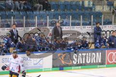 DEL - Eishockey - Saison 2019/20 - ERC Ingolstadt -  Eisbären Berlin - Die Mannschaft auf der Spielerbank - Foto: Jürgen Meyer