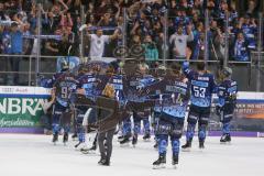 DEL - Eishockey - Saison 2019/20 - ERC Ingolstadt - Augsburger Panther - Die Spieler bedanken sich bei den Fans - choreo - jubel - Foto: Jürgen Meyer