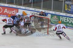 DEL - Eishockey - Saison 2019/20 - ERC Ingolstadt - Fishtown Pinguins - Wayne Simpson (#21 ERCI) - #Tomas Pöpperle Torwart (#42 Bremerhaven) - Foto: Jürgen Meyer