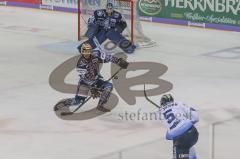 DEL - Eishockey - Saison 2019/20 - ERC Ingolstadt - Iserlohn Roosters - Fabio Wagner (#5 ERCI) - Jenike Andreas Torwart (#92 Iserlohn) - Foto: Jürgen Meyer