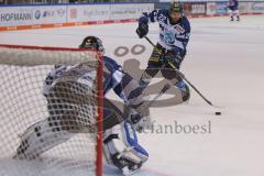 DEL - Eishockey - Saison 2019/20 - ERC Ingolstadt -  Adler Mannheim - Matt Bailey (#22 ERCI) - Jochen Reimer (#32Torwart ERCI)  vor dem Spiel beim warm machen -Foto: Jürgen Meyer