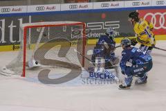 DEL - Eishockey - Saison 2019/20 - ERC Ingolstadt - Krefeld Pinguine - Der 1:2 Anschlusstreffer durch Laurin Braun (#12 Krefeld) - Timo Pielmeier (#51Torwart ERCI) - jubel - Foto: Jürgen Meyer