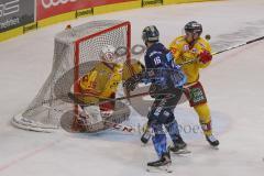 DEL - Eishockey - Saison 2019/20 - ERC Ingolstadt - Düsseldorfer EG - Brett Olson (#16 ERCI) - Niederberger Mathias Torwart (#35 Düsseldorf) - Foto: Jürgen Meyer