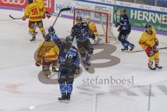 DEL - Eishockey - Saison 2019/20 - ERC Ingolstadt - Düsseldorfer EG - Der 1:2 Anschlusstreffer durch Ville Koistinen (#10 ERCI) - jubel - Niederberger Mathias Torwart (#35 Düsseldorf) - Matt Bailey (#22 ERCI) - David Elsner (#61 ERCI) - Foto: Jürgen Meyer