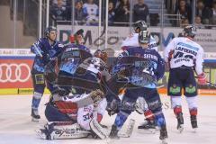 DEL - Eishockey - Saison 2019/20 - ERC Ingolstadt -  Eisbären Berlin - Sebastian Dahm Torwart (#32 Berlin) - #rauferei - Darin Olver (#40 ERCI) - Mike Collins (#13 ERCI) - Foto: Jürgen Meyer