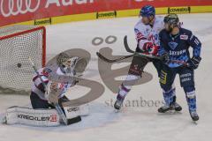 DEL - Eishockey - Saison 2019/20 - ERC Ingolstadt - Adler Mannheim - Maury Edwards (#23 ERCI) mit dem 2:2 Ausgleichstreffer  - Dennis Endras Torwart (#44 Mannheim) - Brett Olson (#16 ERCI) - Foto: Jürgen Meyer