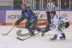 DEL - Eishockey - Saison 2019/20 - ERC Ingolstadt -  Straubing Tigers - Wayne Simpson (#21 ERCI) - Topscorer - roter Helm - Foto: Jürgen Meyer