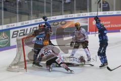 DEL - Eishockey - Saison 2019/20 - ERC Ingolstadt - Fishtown Pinguins - Gudlevskis Kristers Torwart Bremerhaven - Der 1:0 Führungstreffer durch Wayne Simpson (#21 ERCI) - Brett Olson (#16 ERCI) - jubel - Foto: Jürgen Meyer