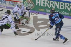 DEL - Eishockey - Saison 2019/20 - ERC Ingolstadt -  Straubing Tigers - Matt Bailey (#22 ERCI) - Jeff Zatkoff Torwart Straubing - Foto: Jürgen Meyer