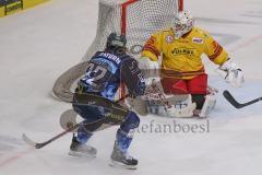 DEL - Eishockey - Saison 2019/20 - ERC Ingolstadt - Düsseldorfer EG - Mirko Höfflin (#92 ERCI) - Niederberger Mathias Torwart (#35 Düsseldorf) - Foto: Jürgen Meyer