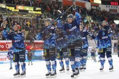 DEL - Eishockey - Saison 2019/20 - ERC Ingolstadt - Düsseldorfer EG - Die Spieler bedanken sich bei den Fans nach dem Spiel - jubel - Foto: Jürgen Meyer