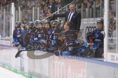 DEL - Eishockey - Saison 2019/20 - ERC Ingolstadt - Augsburger Panther - Die Spielerbank kurz vor Spielschluss - Foto: Jürgen Meyer