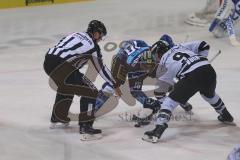 DEL - Eishockey - Saison 2019/20 - ERC Ingolstadt - Thomas Sabo Ice Tigers - Brett Olson (#16 ERCI) beim Bully - Brandon Buck (#9 Nürnberg) - Foto: Jürgen Meyer