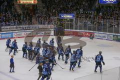 DEL - Eishockey - Saison 2019/20 - ERC Ingolstadt - Fishtown Pinguins - Die Spieler bedanken sich bei den Fans - jubel - Foto: Jürgen Meyer