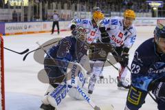 Im Bild: Timo Pielmeier (#51 Torwart ERC) Jan Urbas (#9 Bremerhafen) und Maurice Edwards (#23 ERC)

Eishockey - Herren - DEL - Saison 2019/2020, Spiel 8 - 4.10.2019 -  ERC Ingolstadt - Fischtowns Pinguins - Foto: Ralf Lüger