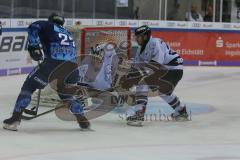 DEL - Eishockey - Saison 2019/20 - ERC Ingolstadt - Nürnberg Ice Tigers - Garret Pruden (#27 ERCI) - Niklas Treutle Torwart (#31 Nürnberg) - Foto: Jürgen Meyer