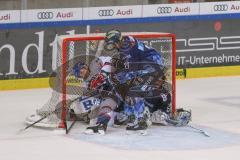 DEL - Eishockey - Saison 2019/20 - ERC Ingolstadt -  Adler Mannheim - Timo Pielmeier (#51Torwart ERCI) - Tommi Huhtala (#61 Mannheim) - Wayne Simpson (#21 ERCI) - Foto: Jürgen Meyer