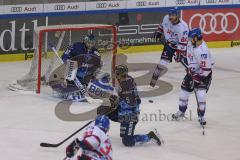 DEL - Eishockey - Saison 2019/20 - ERC Ingolstadt - Adler Mannheim - Jochen Reimer (#32Torwart ERCI) - Fabio Wagner (#5 ERCI) - Benedict Dos Santos (#21 Mannheim) - Foto: Jürgen Meyer