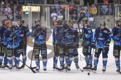 DEL - Eishockey - Saison 2019/20 - ERC Ingolstadt - Düsseldorfer EG - Die Spieler bedanken sich bei den Fans nach dem Spiel - Foto: Jürgen Meyer