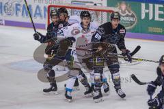 DEL - Eishockey - ERC Ingolstadt - EHC Straubing - Darin Olver (ERC 40) und rechts Hans Detsch am Tor