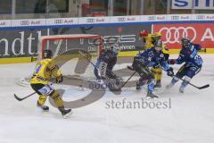 DEL - Eishockey - Saison 2019/20 - ERC Ingolstadt - Krefeld Pinguine - Timo Pielmeier (#51Torwart ERCI) - Grant Besse (#94 Krefeld) - Foto: Jürgen Meyer