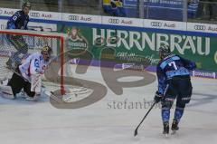 DEL - Eishockey - Saison 2019/20 - ERC Ingolstadt - Fishtown Pinguins - Colton Jobke (#7 ERCI) mit dem Anschlusstreffer zum 2:3 - jubel - Tomas Pöpperle Torwart (#42 Bremerhaven) - Foto: Jürgen Meyer