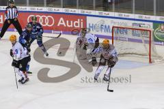 Im Bild: Jerry D´Amigo (#9 ERC) Darin Olver (#40 ERC) Tomáš Pöpperle (#42 Bremerhafen) Maxime Fortunus (#18 Bremerhafen)

Eishockey - Herren - DEL - Saison 2019/2020, Spiel 8 - 4.10.2019 -  ERC Ingolstadt - Fischtowns Pinguins - Foto: Ralf Lüger