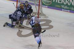 DEL - Eishockey - Saison 2019/20 - ERC Ingolstadt - Iserlohn Roosters - Jenike Andreas Torwart (#92 Iserlohn) - Mirko Höfflin (#92 ERCI) - Foto: Jürgen Meyer