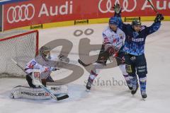 DEL - Eishockey - Saison 2019/20 - ERC Ingolstadt - Adler Mannheim - Maury Edwards (#23 ERCI) mit dem 2:2 Ausgleichstreffer  - Dennis Endras Torwart (#44 Mannheim) - Brett Olson (#16 ERCI) - Foto: Jürgen Meyer