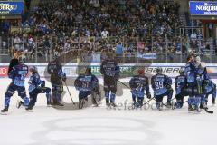 DEL - Eishockey - Saison 2019/20 - ERC Ingolstadt - Augsburger Panther - Die Spieler bedanken sich bei den Fans - choreo - jubel - Foto: Jürgen Meyer