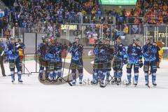 DEL - Eishockey - Saison 2019/20 - ERC Ingolstadt - Düsseldorfer EG - Die Spieler bedanken sich bei den Fans nach dem Spiel - Foto: Jürgen Meyer