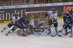 DEL - Eishockey - Saison 2019/20 - ERC Ingolstadt - Nürnberg Ice Tigers - Darin Olver (#40 ERCI) - Niklas Treutle Torwart (#31 Nürnberg) - David Elsner (#61 ERCI) - Foto: Jürgen Meyer