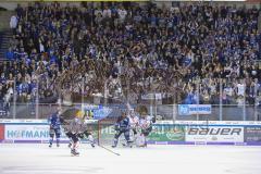 Im Bild: Fans im Fanblock - Kris Foucault (#81 ERC) undMatt Bailey (#22 ERC)

Eishockey - Herren - DEL - Saison 2019/2020, Spiel 8 - 4.10.2019 -  ERC Ingolstadt - Fischtowns Pinguins - Foto: Ralf Lüger