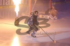 DEL - Eishockey - Saison 2019/20 - ERC Ingolstadt - Thomas Sabo Ice Tigers - Matt Bailey (#22 ERCI) beim Einlaufen - Foto: Jürgen Meyer