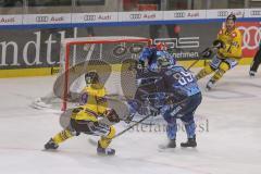 DEL - Eishockey - Saison 2019/20 - ERC Ingolstadt - Krefeld Pinguine - Der 0:1 Führungstreffer durch Laurin Braun (#12 Krefeld) - Jochen Reimer (#32Torwart ERCI) - Hans Detsch (#89 ERCI) - Foto: Jürgen Meyer