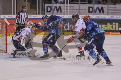 DEL - Eishockey - Saison 2019/20 - ERC Ingolstadt -  Eisbären Berlin - Sebastian Dahm Torwart (#32 Berlin) - Wayne Simpson (#21 ERCI) - Foto: Jürgen Meyer