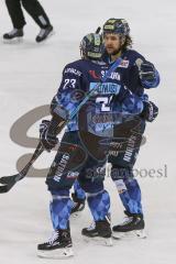 DEL - Eishockey - Saison 2019/20 - ERC Ingolstadt - Adler Mannheim - Maury Edwards (#23 ERCI) mit dem 2:2 Ausgleichstreffer  - Kris Foucault (#81 ERCI) - Foto: Jürgen Meyer