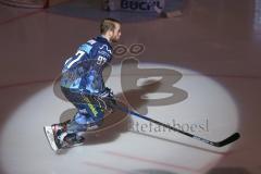 DEL - Eishockey - Saison 2019/20 - ERC Ingolstadt - Fishtown Pinguins - Simon Schütz (#97 ERCI) beim einlaufen - Foto: Jürgen Meyer