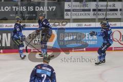DEL - Eishockey - Saison 2019/20 - ERC Ingolstadt - Fishtown Pinguins - Der 1:0 Führungstreffer durch Tim Wohlgemuth (#33 ERCI) - jubel - David Elsner (#61 ERCI) - Foto: Jürgen Meyer