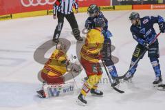 DEL - Eishockey - Saison 2019/20 - ERC Ingolstadt - Düsseldorfer EG - Niederberger Mathias Torwart (#35 Düsseldorf) - Brandon Mashinter (#53 ERCI) - Brett Olson (#16 ERCI) - Foto: Jürgen Meyer