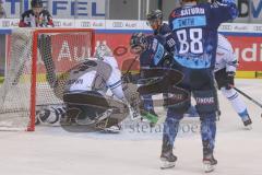 DEL - Eishockey - Saison 2019/20 - ERC Ingolstadt -  Straubing Tigers - Jeff Zatkoff Torwart Straubing - Fabio Wagner (#5 ERCI)  - Foto: Jürgen Meyer