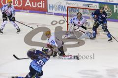 Im Bild: Wayne Simpson (#21 ERC) schießt auf das Tor - Patch Alber (#50 Bremerhafen) Tomáš Pöpperle (#42 Bremerhafen) Brandon Mashinter (#53 ERC)

Eishockey - Herren - DEL - Saison 2019/2020, Spiel 8 - 4.10.2019 -  ERC Ingolstadt - Fischtowns Pinguins -