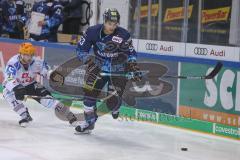 DEL - Eishockey - Saison 2019/20 - ERC Ingolstadt - Fishtown Pinguins - Brandon Mashinter (#53 ERCI) - Justin Feser (#71 Bremerhaven) - Foto: Jürgen Meyer